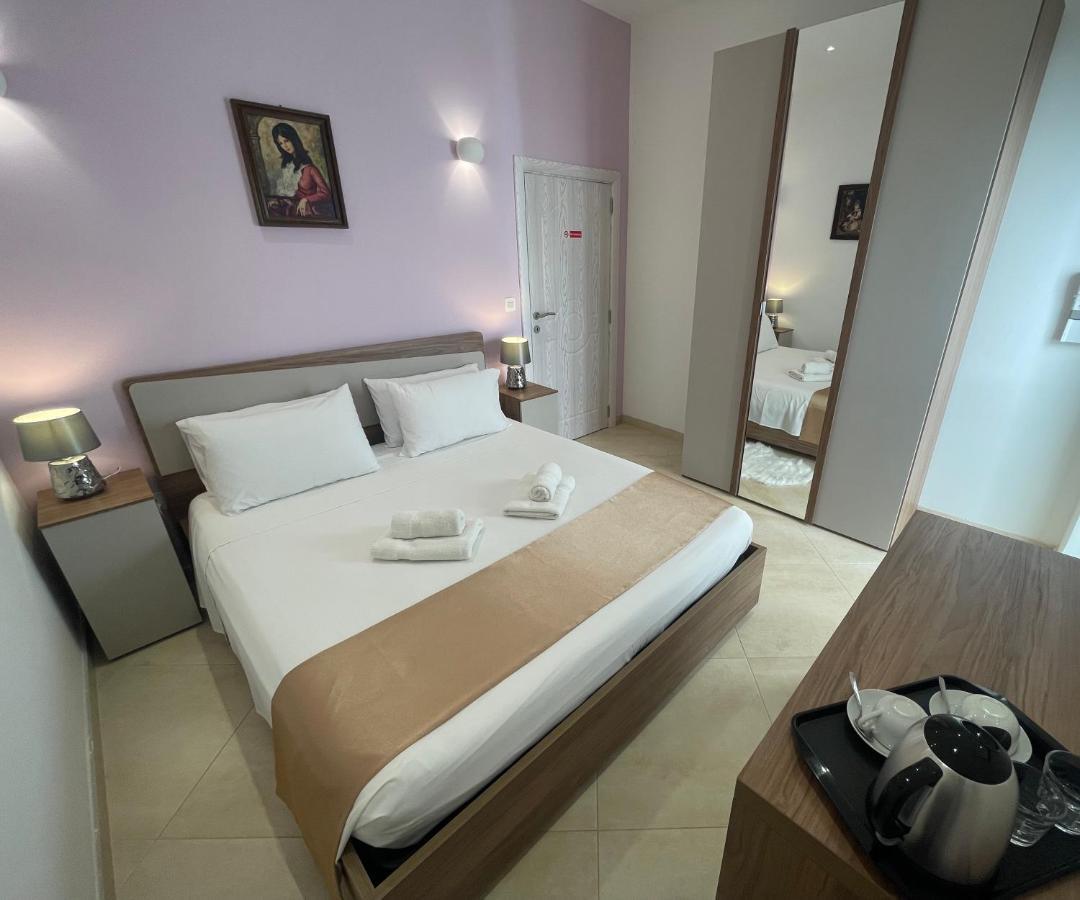 Alina Boutique Living Bed & Breakfast Victoria Exterior photo