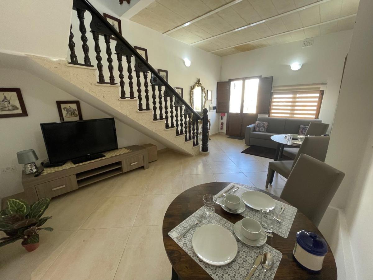 Alina Boutique Living Bed & Breakfast Victoria Exterior photo